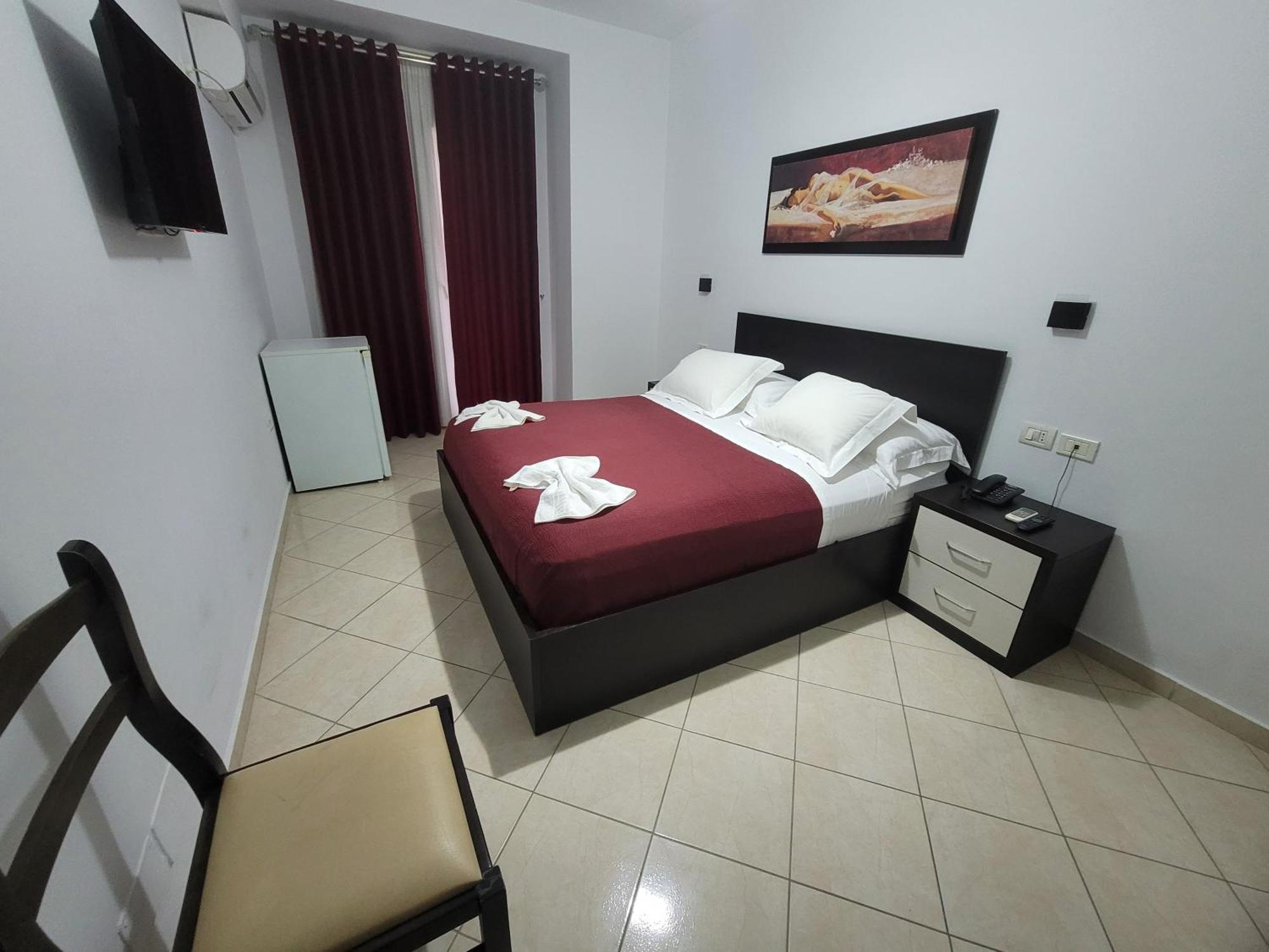 Haris Hotel Vlore Exterior photo