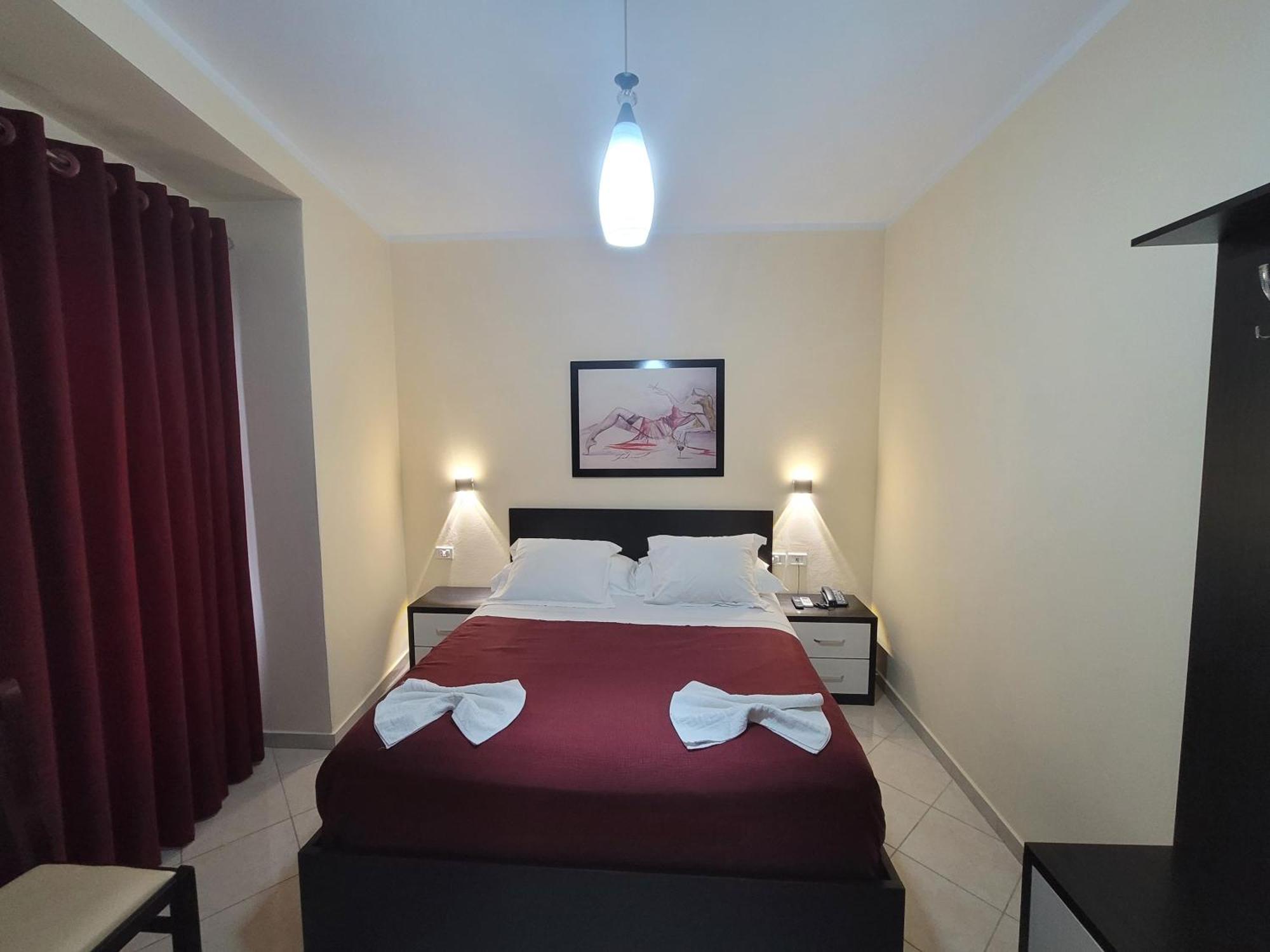 Haris Hotel Vlore Exterior photo