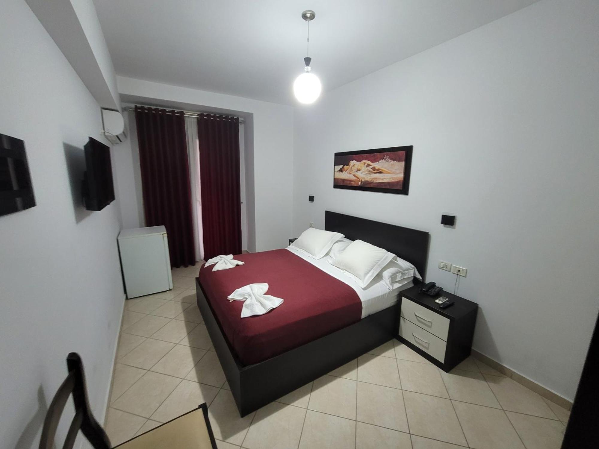 Haris Hotel Vlore Exterior photo