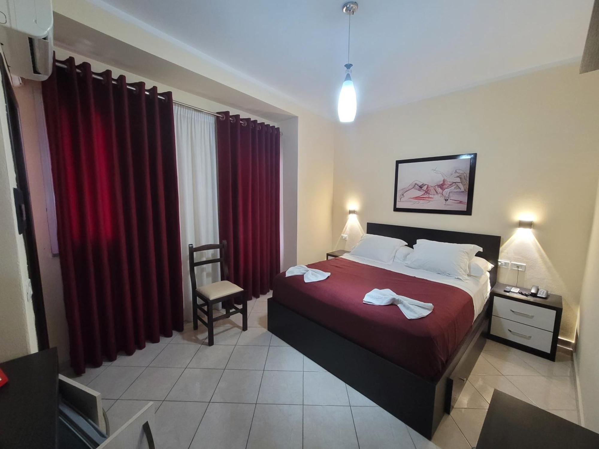 Haris Hotel Vlore Exterior photo