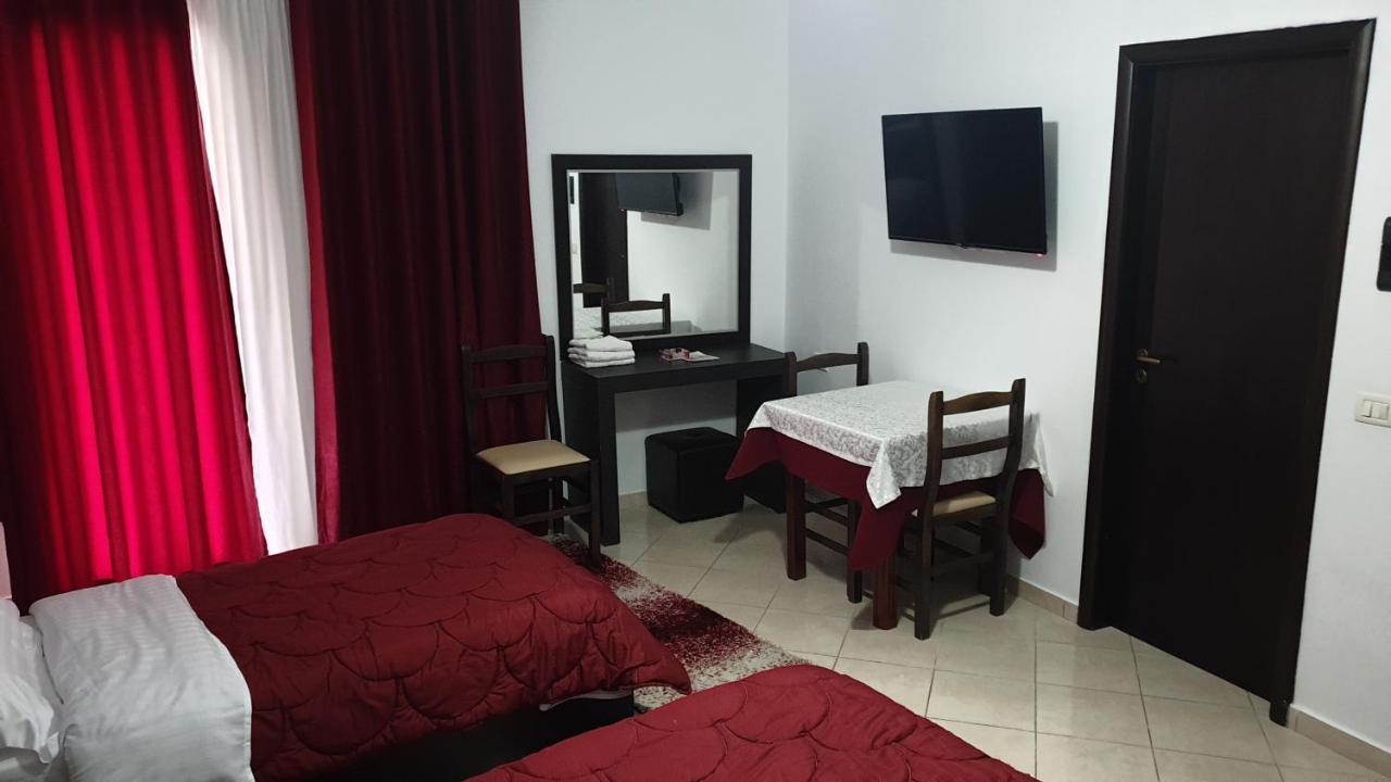 Haris Hotel Vlore Exterior photo